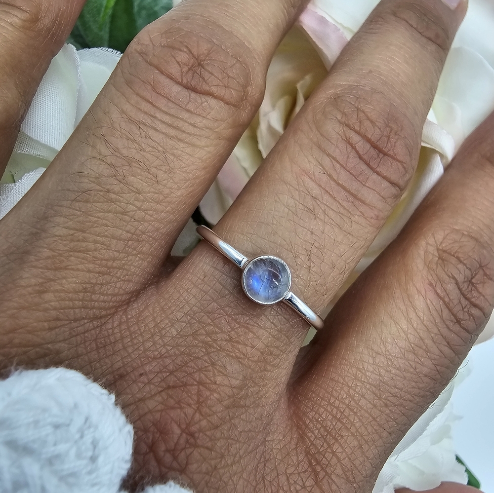 🥰 SIMPLE MOON RING - Picture 4 of 5